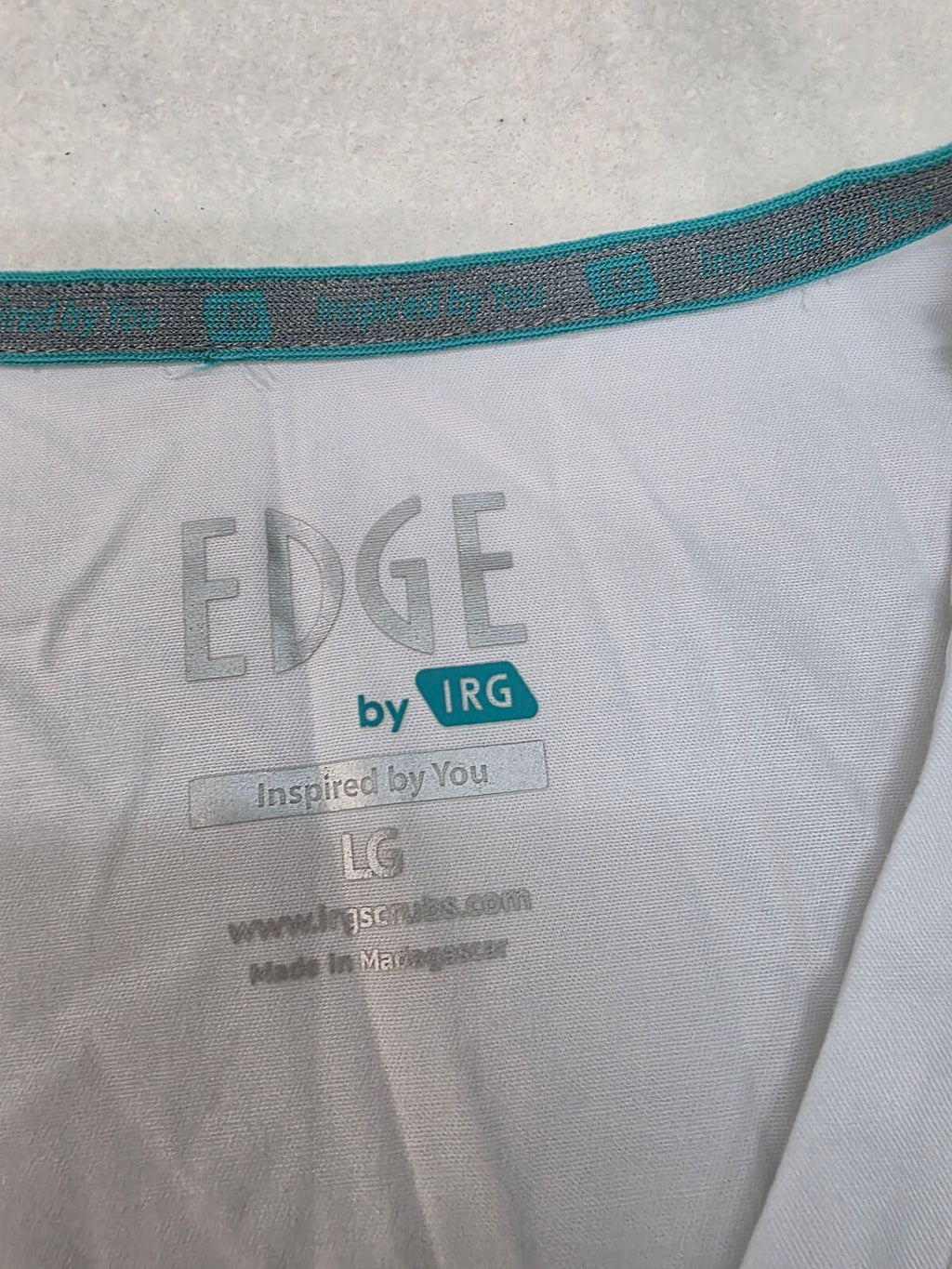 EDGE by IRG White Medical Scrub Top Large