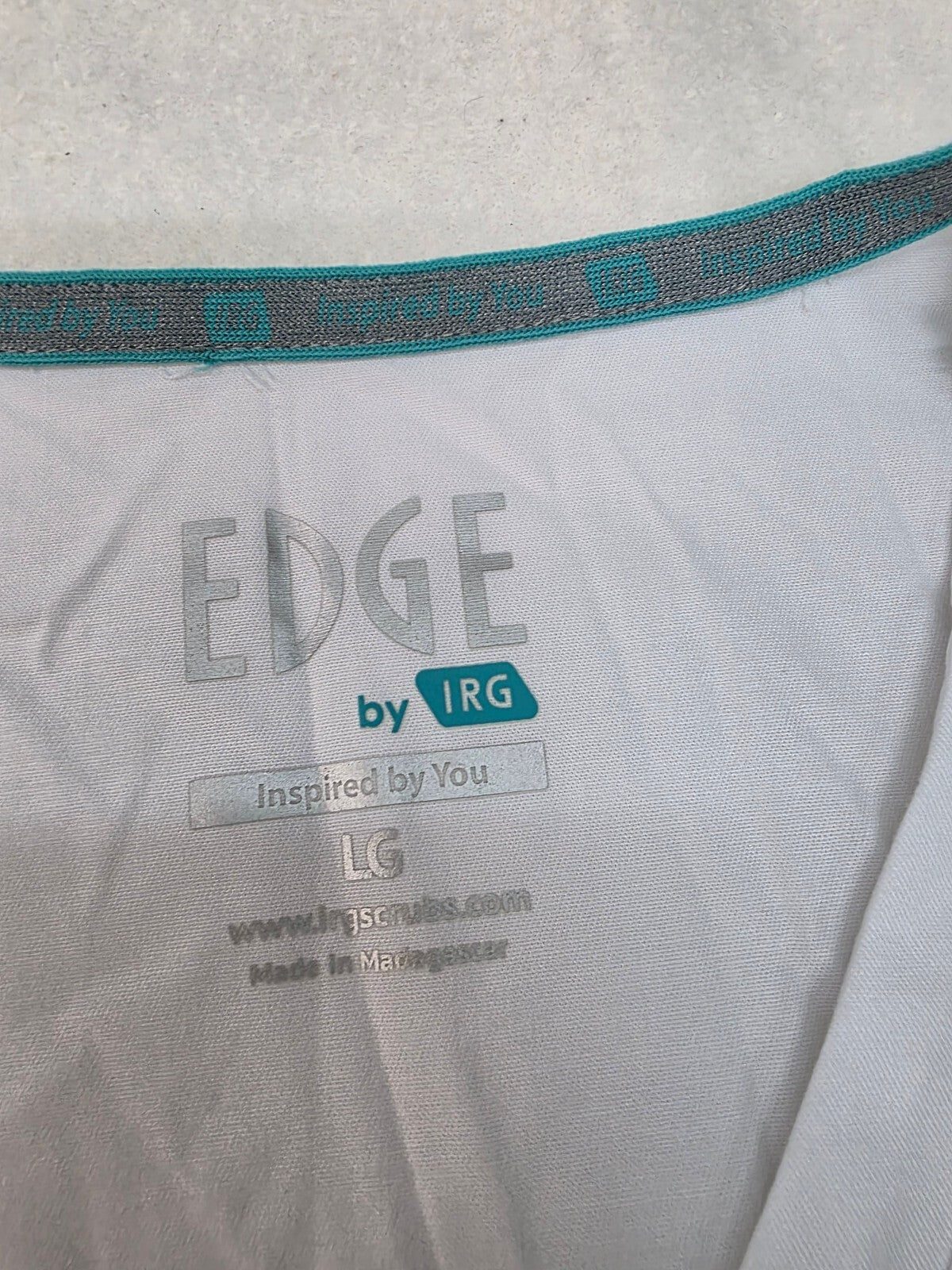 EDGE by IRG White Medical Scrub Top Large