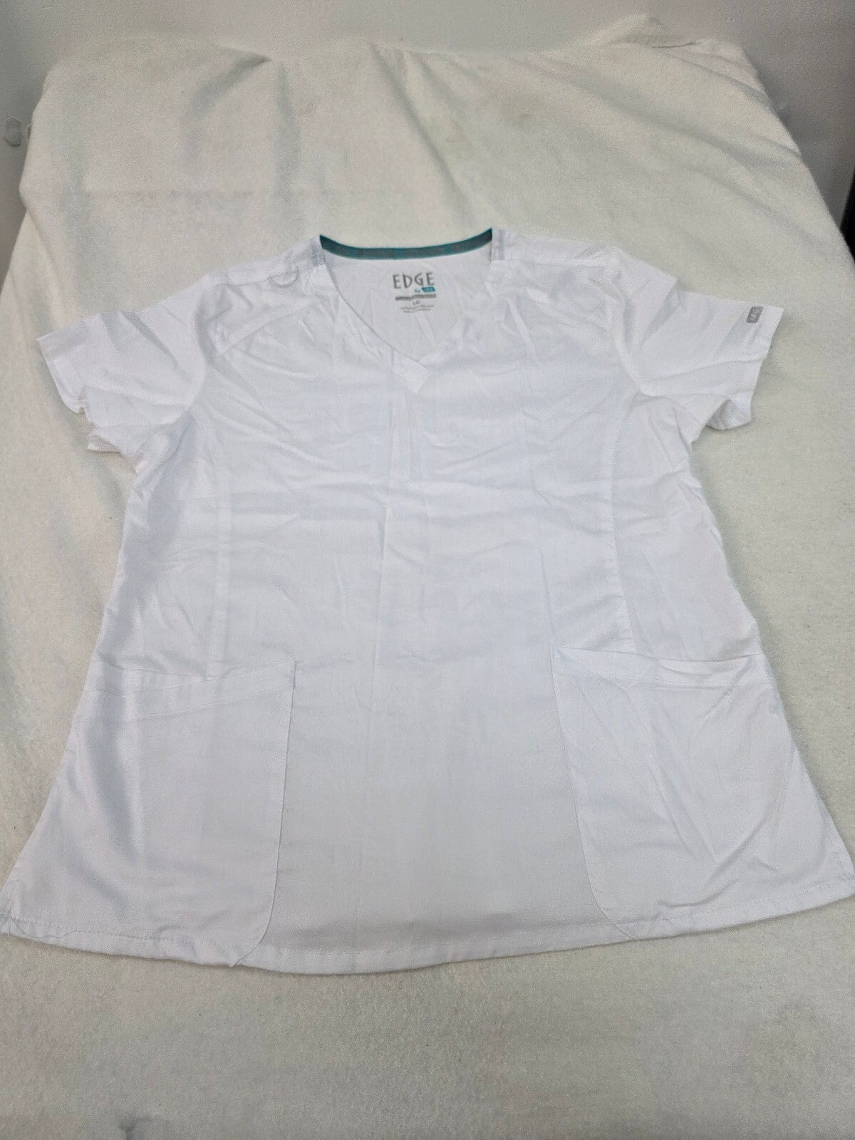 EDGE by IRG White Medical Scrub Top Large
